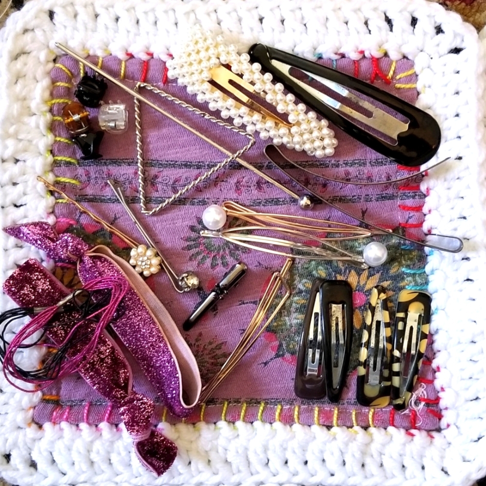 *SOLD*  Lot of hair accessories,  clips, barrettes and elastics,  22 items total